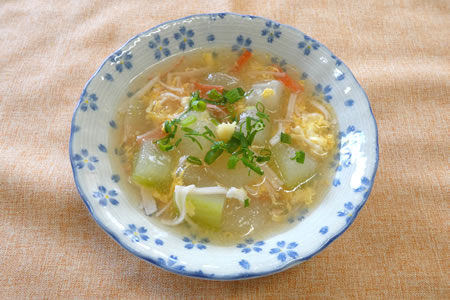 冬瓜(とうがん)とカニカマの中華スープ
