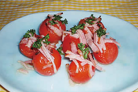 焼きミニトマトのベーコンガーリックソース