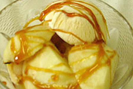 焼き桃とアイスのコラボレーション